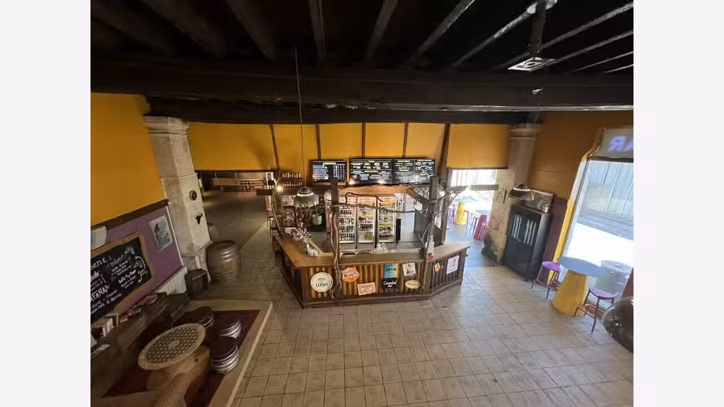 Local 567m² à louer à Angoulême quartier L'Houmeau