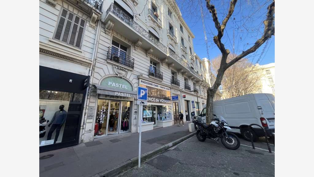 A louer local commercial bureau 128m² à Antibes