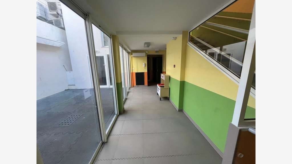 A louer local commercial bureau 128m² à Antibes