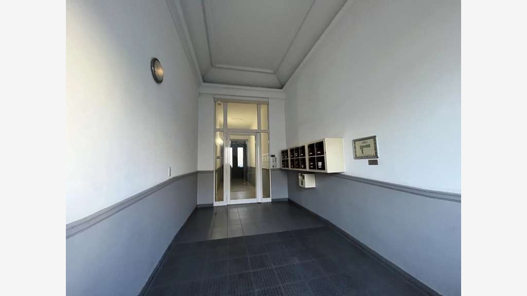 A louer local commercial bureau 128m² à Antibes