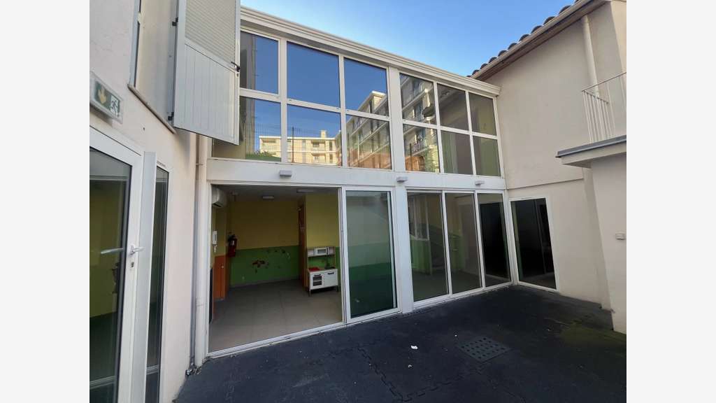 A louer local commercial bureau 128m² à Antibes