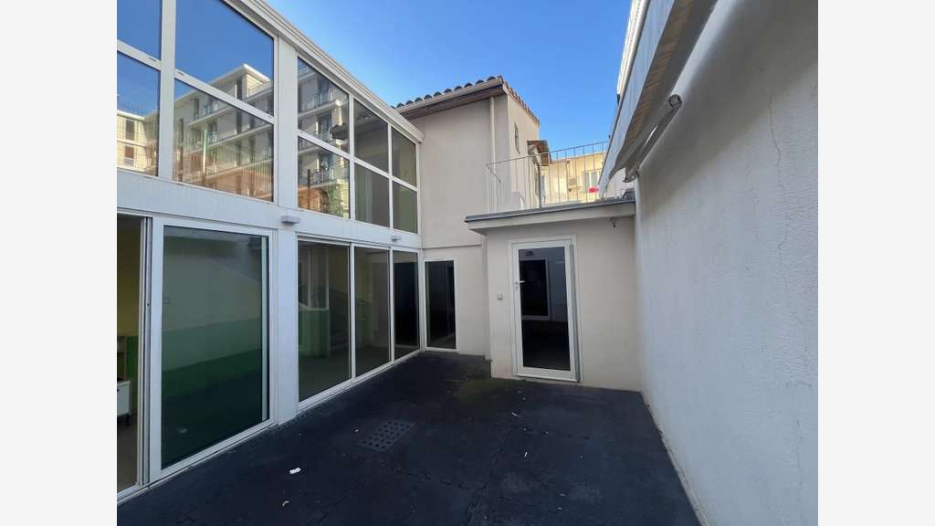 A louer local commercial bureau 128m² à Antibes