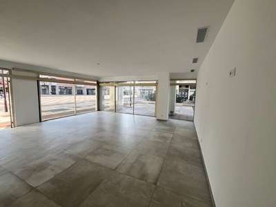 A louer local 127m² proche mer à Antibes les Pins