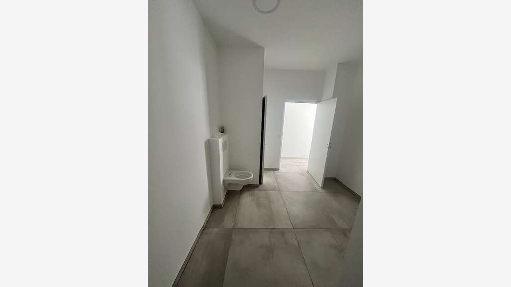 A louer local 127m² proche mer à Antibes les Pins