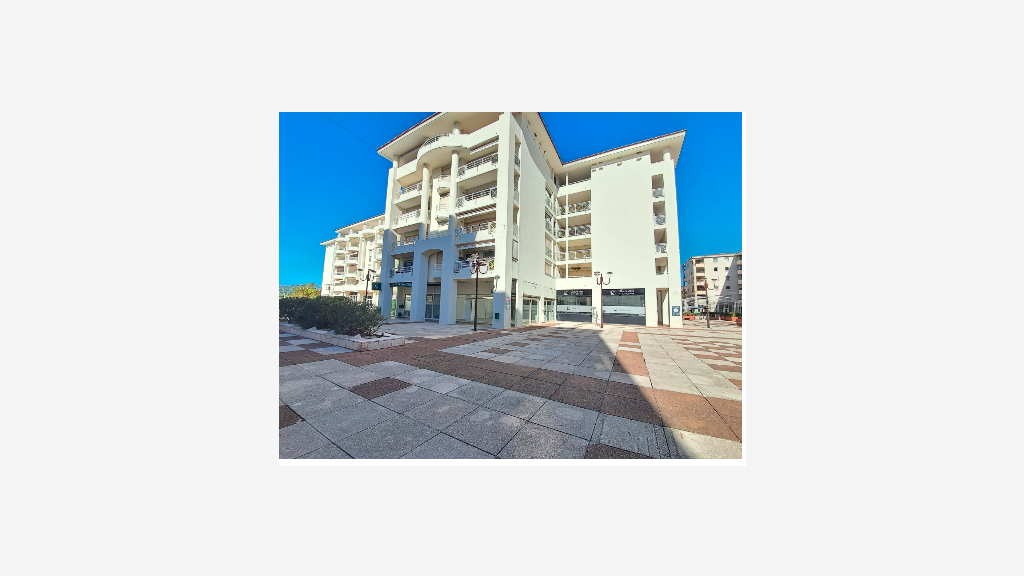 A louer local 127m² proche mer à Antibes les Pins