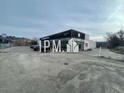 A louer local commercial 332 m² Apt