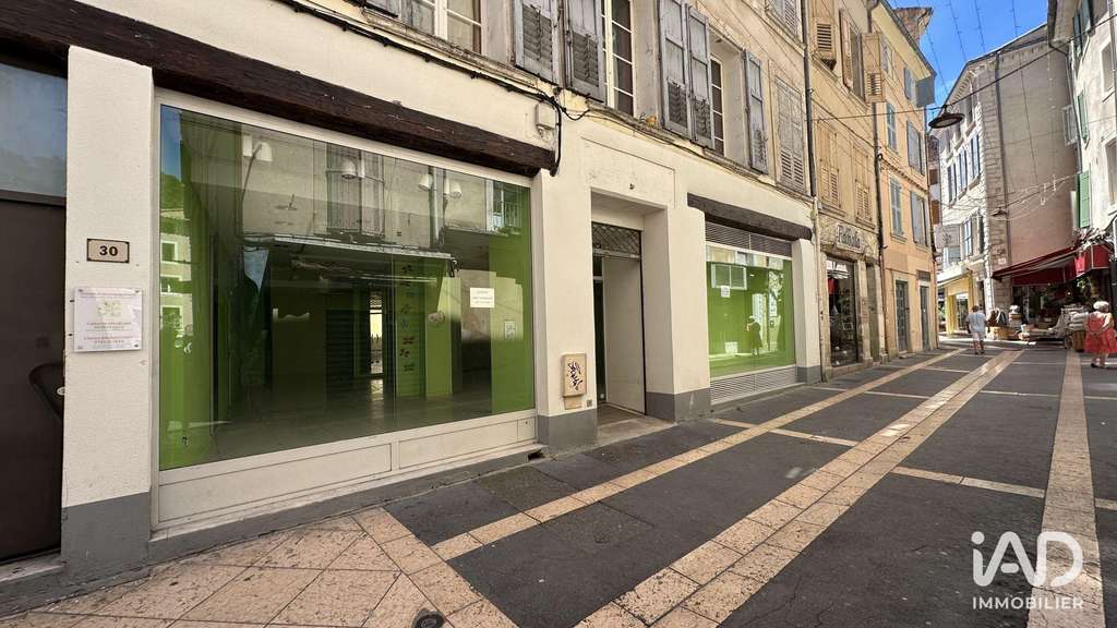 A louer grand local commercial 180m² à Apt