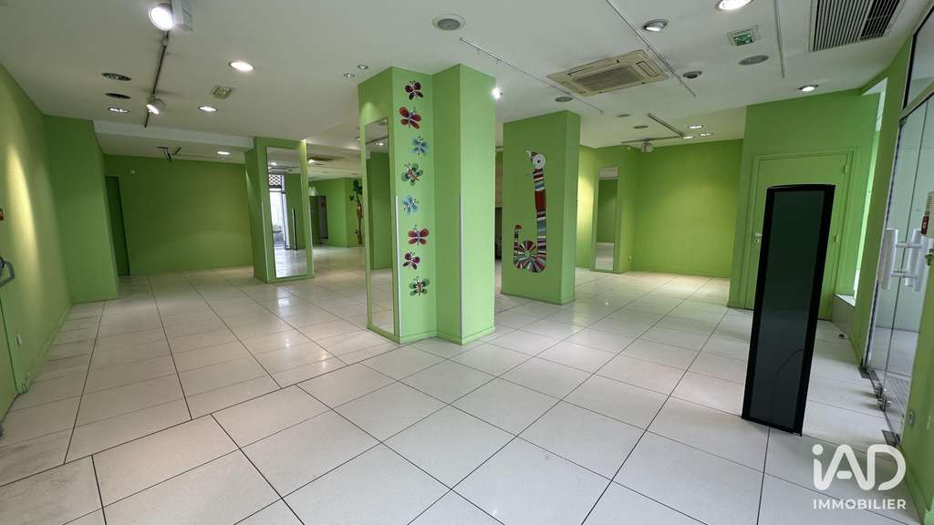 A louer grand local commercial 180m² à Apt