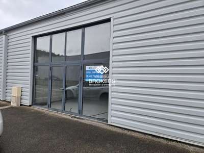 A louer locaux commerciaux 600m² à Arbent