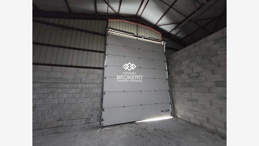A louer local commercial 340m² ERP PMR à Arbent