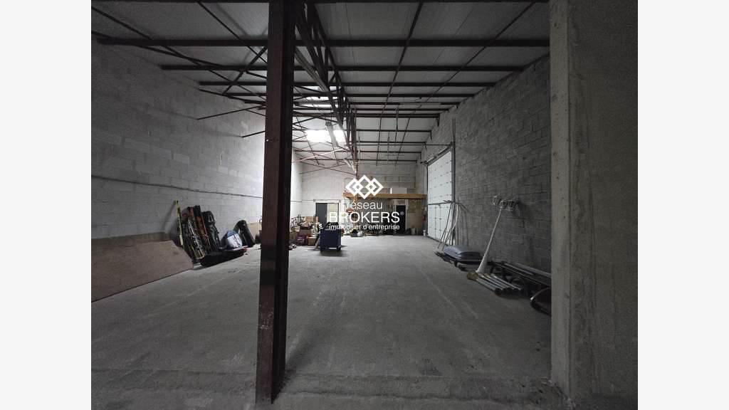 A louer local commercial 340m² ERP PMR à Arbent
