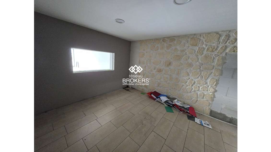 A louer local commercial 340m² ERP PMR à Arbent