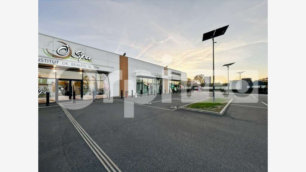 Local commercial 100m² empl N°1 à louer à Arras 