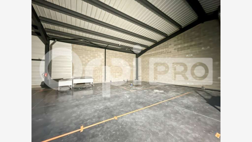 Local commercial 100m² empl N°1 à louer à Arras 