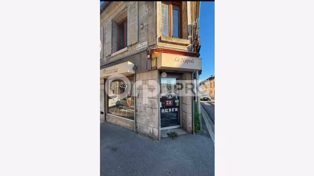 Location local commercial 43m² à Attichy