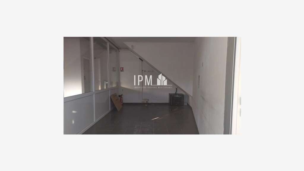 A louer local commercial 80m² à Aubagne 13400