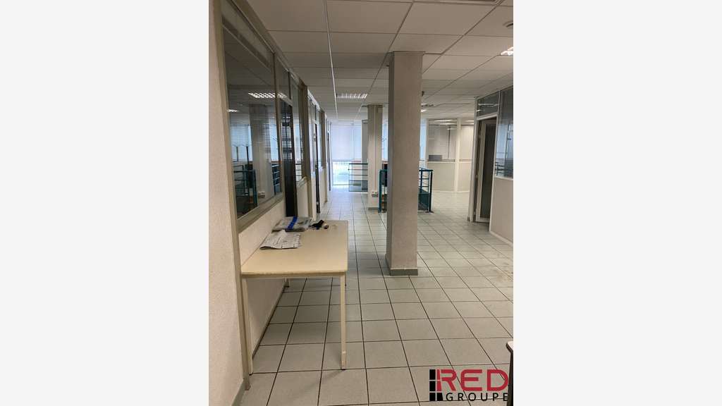 A louer local belle visibilité 323m² à Aubagne