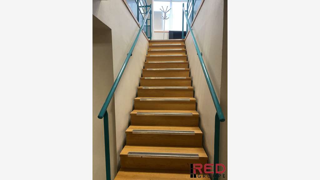 A louer local belle visibilité 323m² à Aubagne