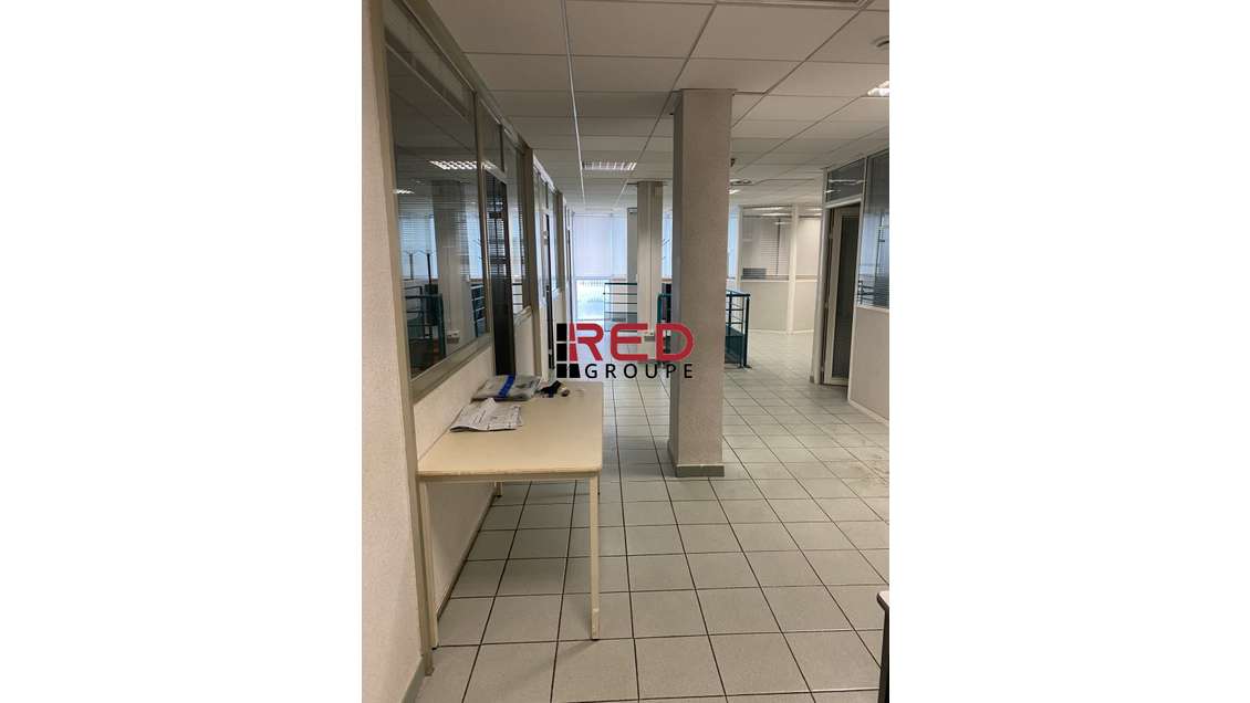 A louer local belle visibilité 323m² à Aubagne