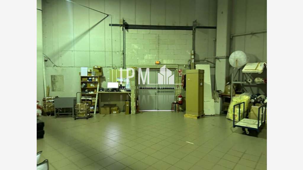 A louer local commercial 188m² à Aubagne ZC Paluds