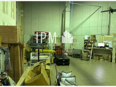A louer local commercial 188m² à Aubagne ZC Paluds