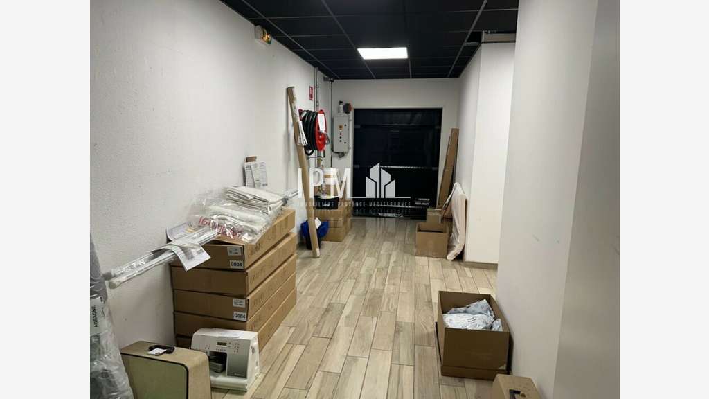 A louer local commercial 188m² à Aubagne ZC Paluds