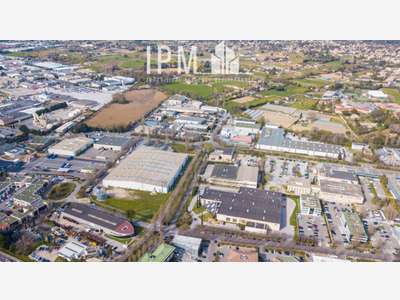 A louer local commercial 122m² à Aubagne D96
