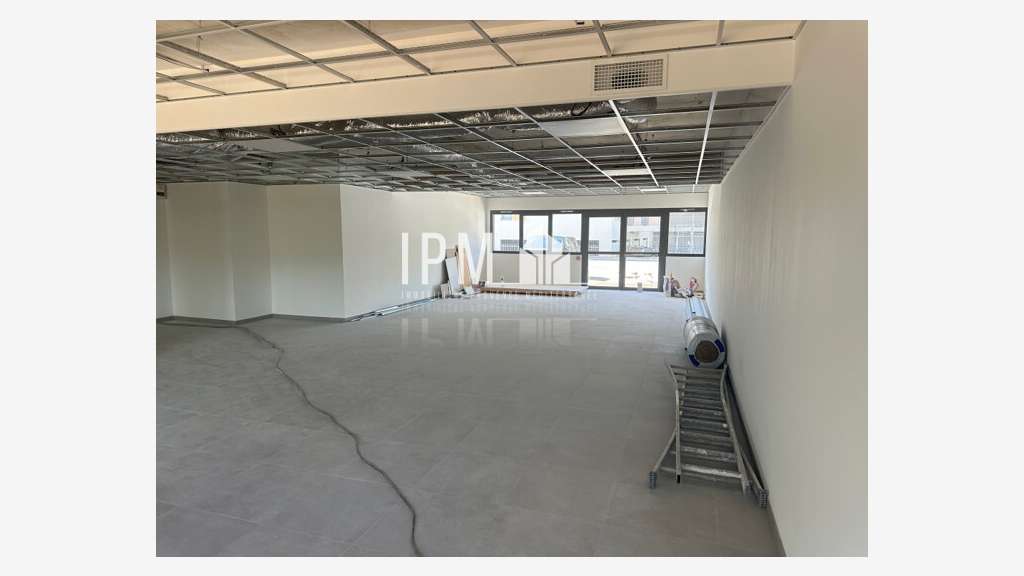 A louer local 255m² 13400 à Aubagne ZA de Napollon