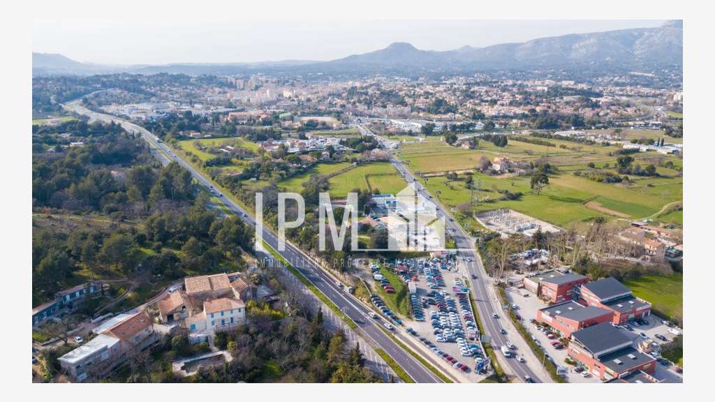 A louer local commercial ou bureau 250m² à Aubagne