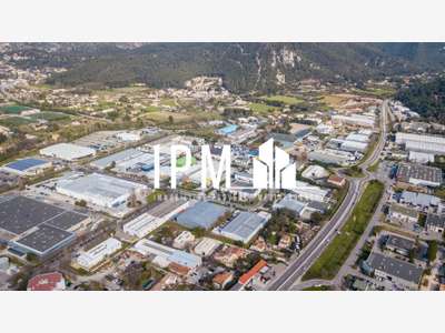 A louer local commercial ou bureau 250m² à Aubagne