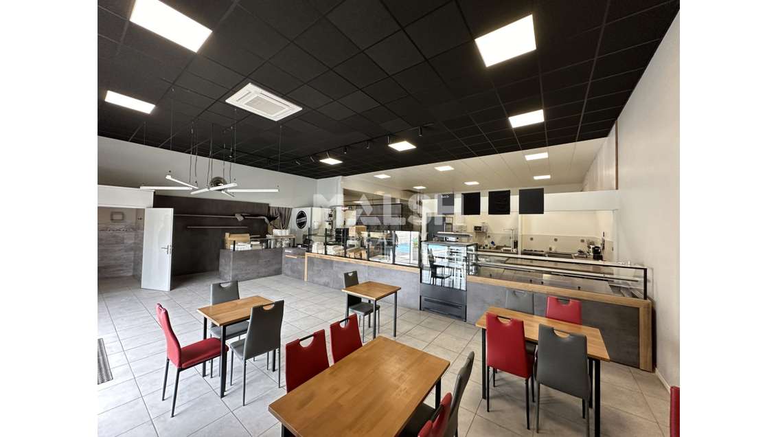 A louer local boulangerie 400m² à Auberives RN7