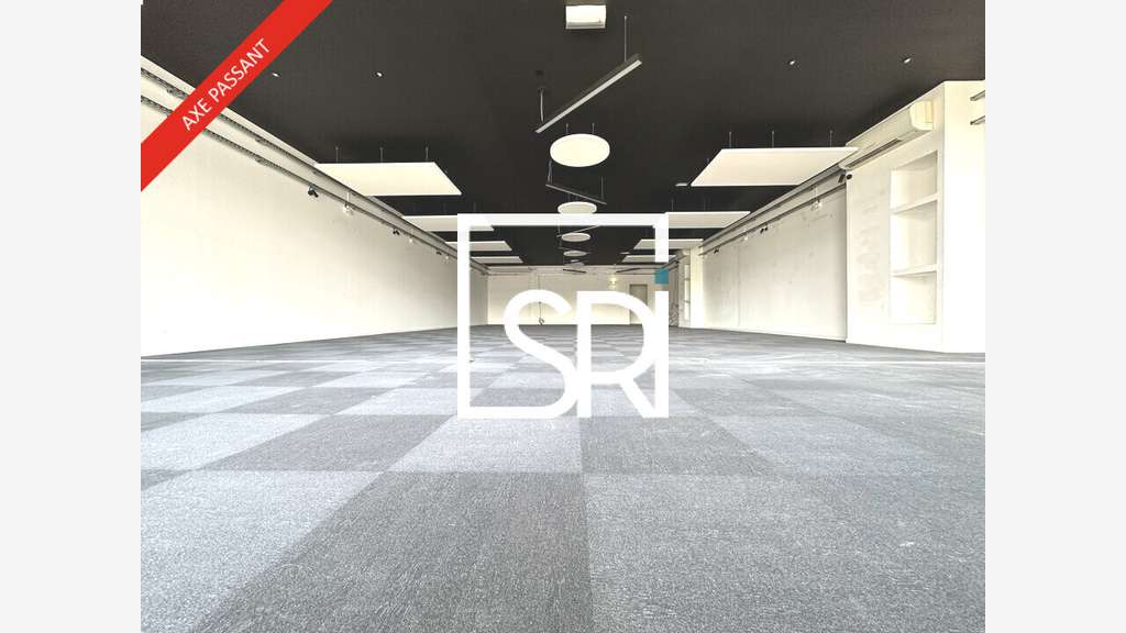 Local commercial 224m² à louer zone du KM Lancé