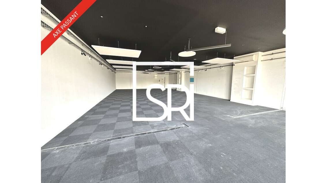 Local commercial 224m² à louer zone du KM Lancé