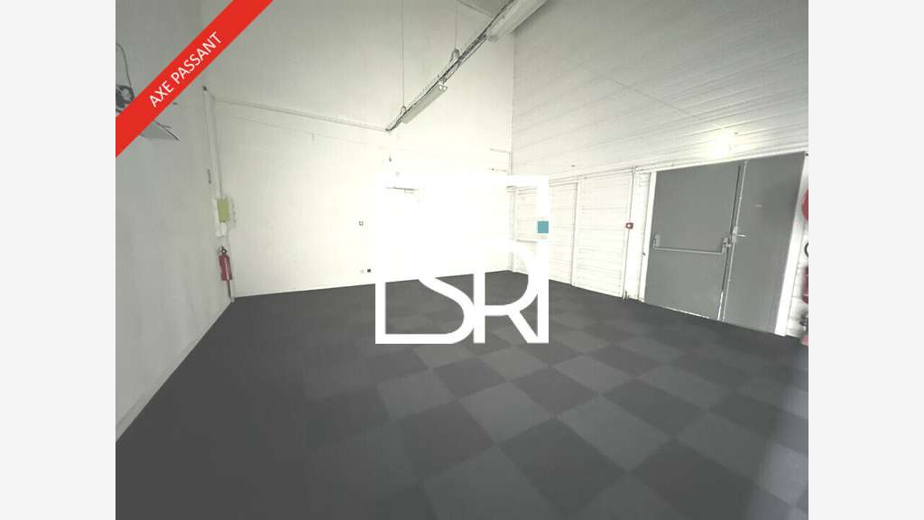 Local commercial 224m² à louer zone du KM Lancé