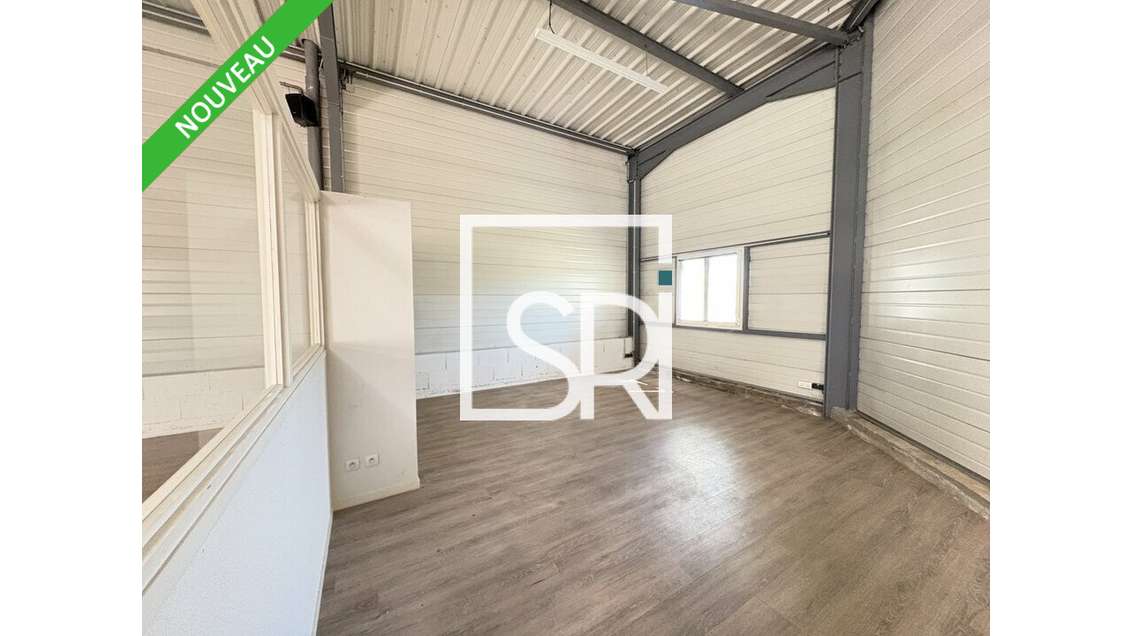 Local 450m² à louer idéalement situé à Aubière