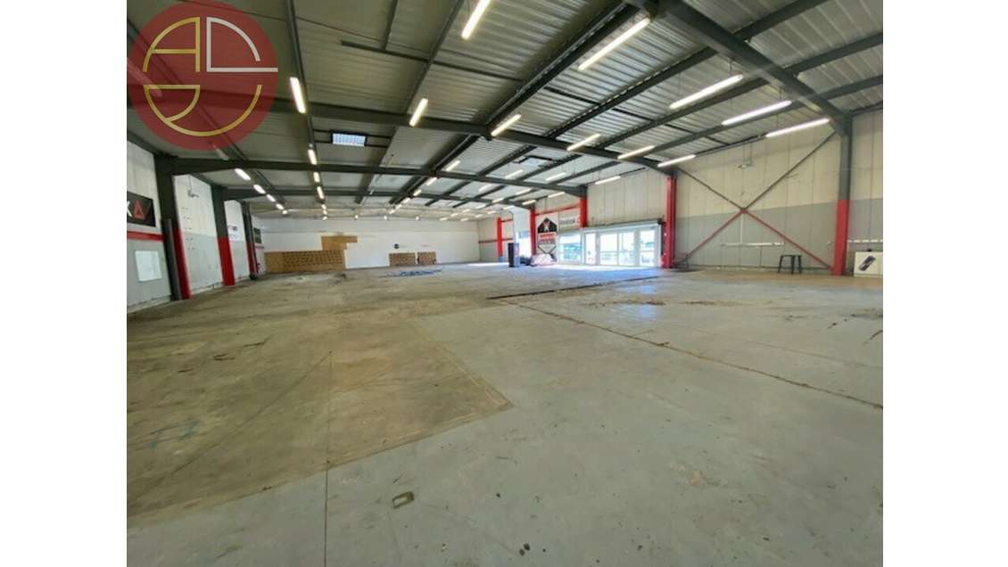 Location local commercial 800m² à Aucamville