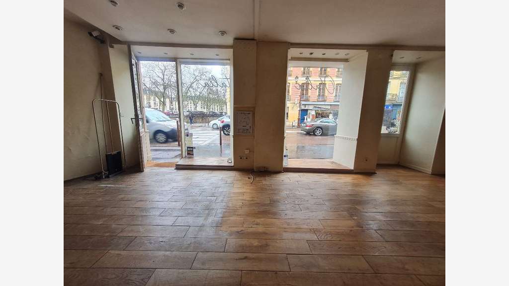 A louer local 248m² Versailles rue royale