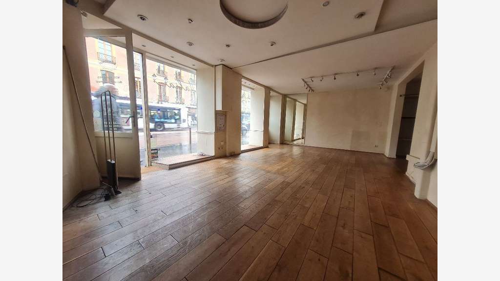 A louer local 248m² Versailles rue royale