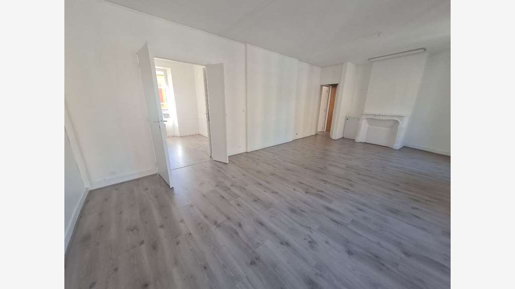 A louer local 248m² Versailles rue royale