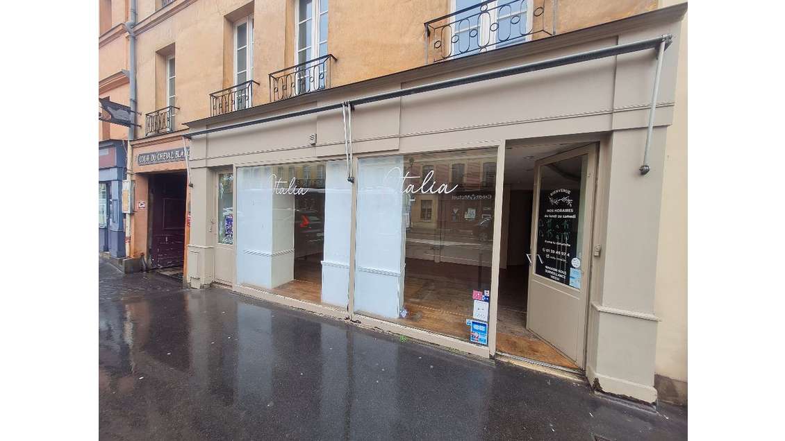A louer local 248m² Versailles rue royale