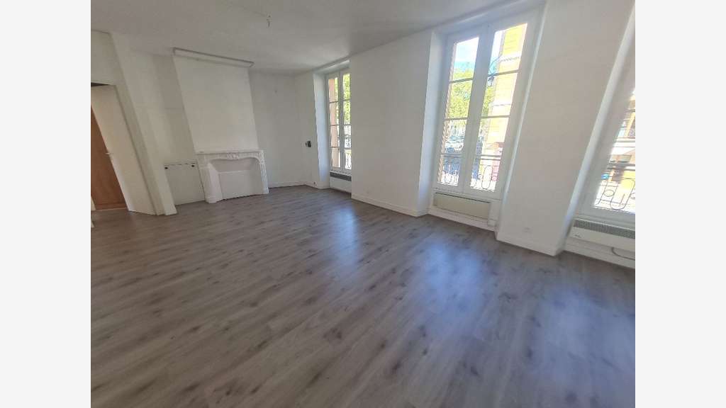 A louer local 248m² Versailles rue royale