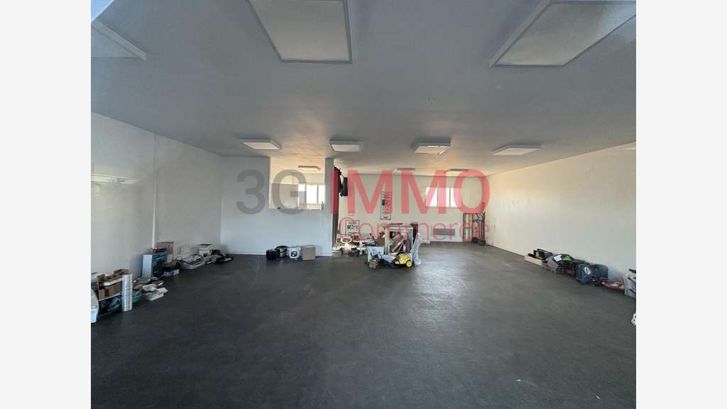 A louer local 87m² à Niort zone Terre de Sport