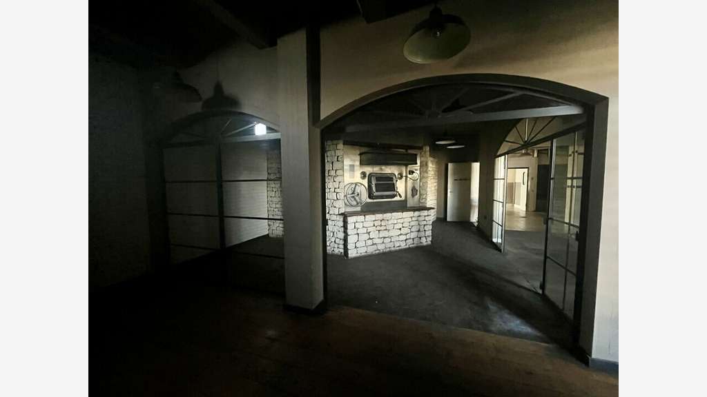 Local commercial 1240m² à louer à Avignon