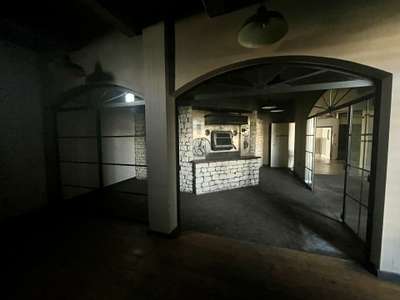 Local commercial 1240m² à louer à Avignon