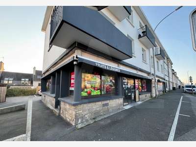 A louer local commercial 170m² entrée de Lorient