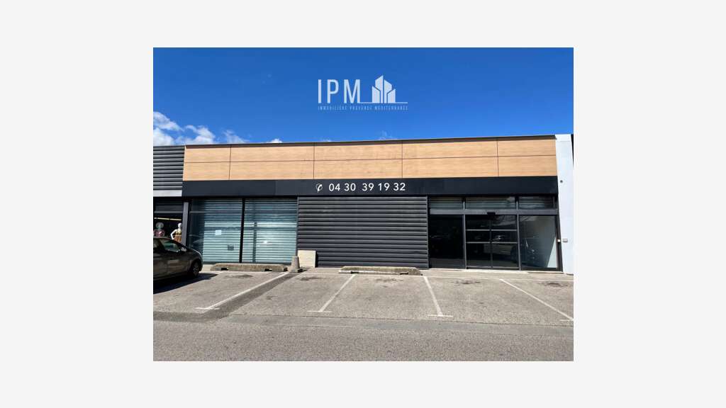 A louer local commercial 458m² à Bagnols-sur-Cèze