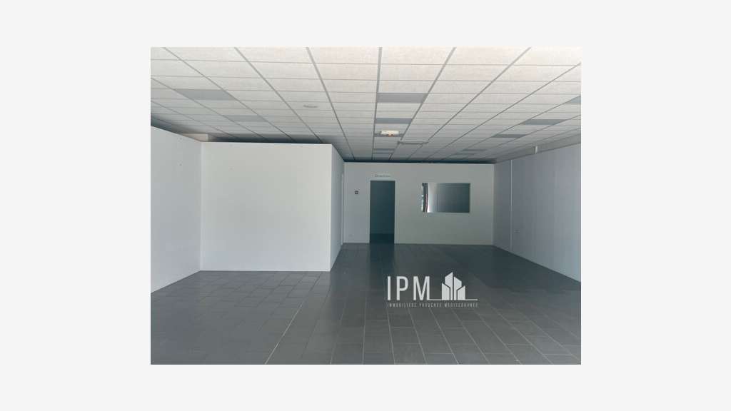 A louer local commercial 458m² à Bagnols-sur-Cèze