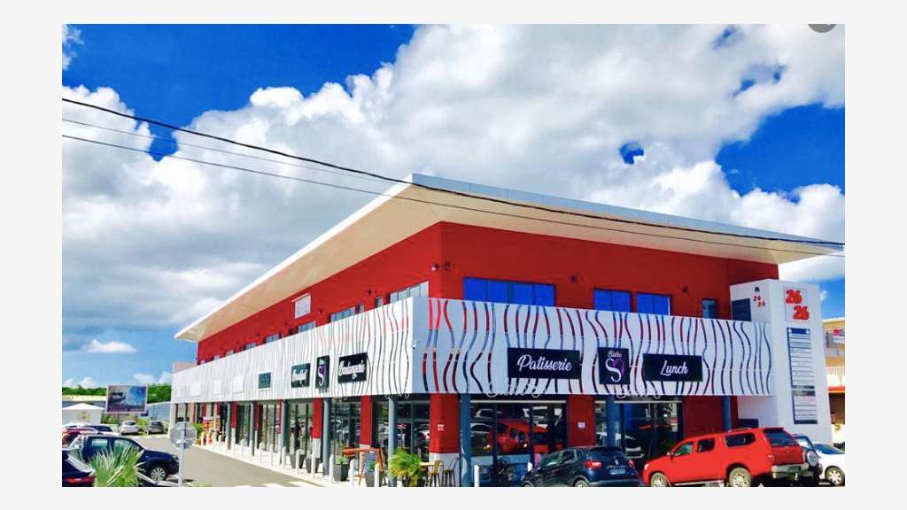 A louer local commercial 323m² Baie Mahault 