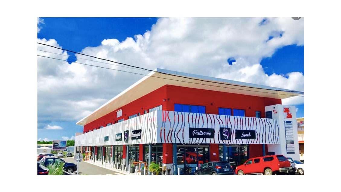 A louer local commercial 323m² Baie Mahault 