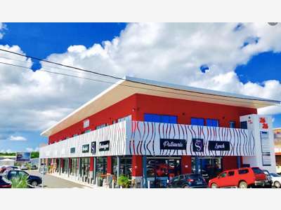 A louer local commercial 323m² Baie Mahault 